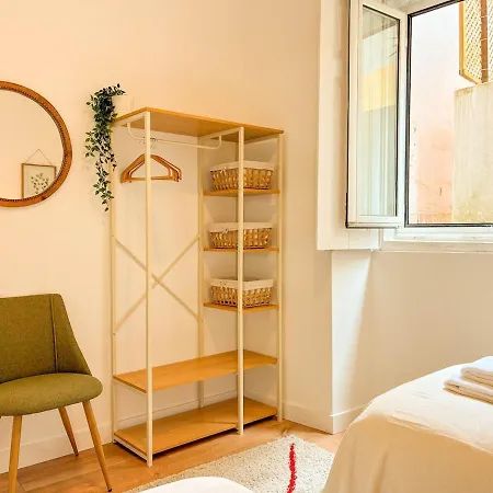 Real - Charming With Terrace *